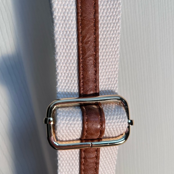 Jen & Co Izzy Crossbody w/Guitar Strap - Picture 9 of 16